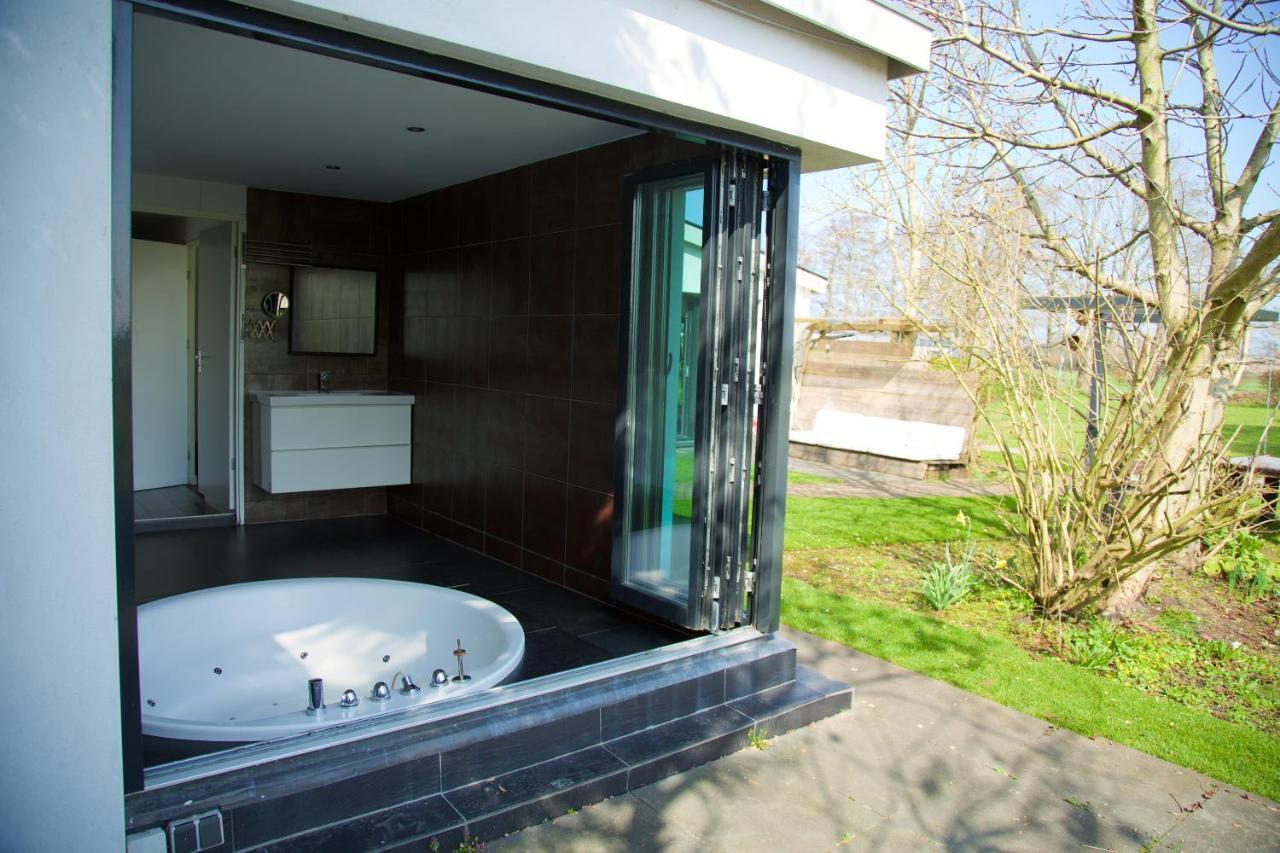 Bungalow Between Haarlem And Amsterdam With A Large Bubble Bath Vijfhuizen Экстерьер фото